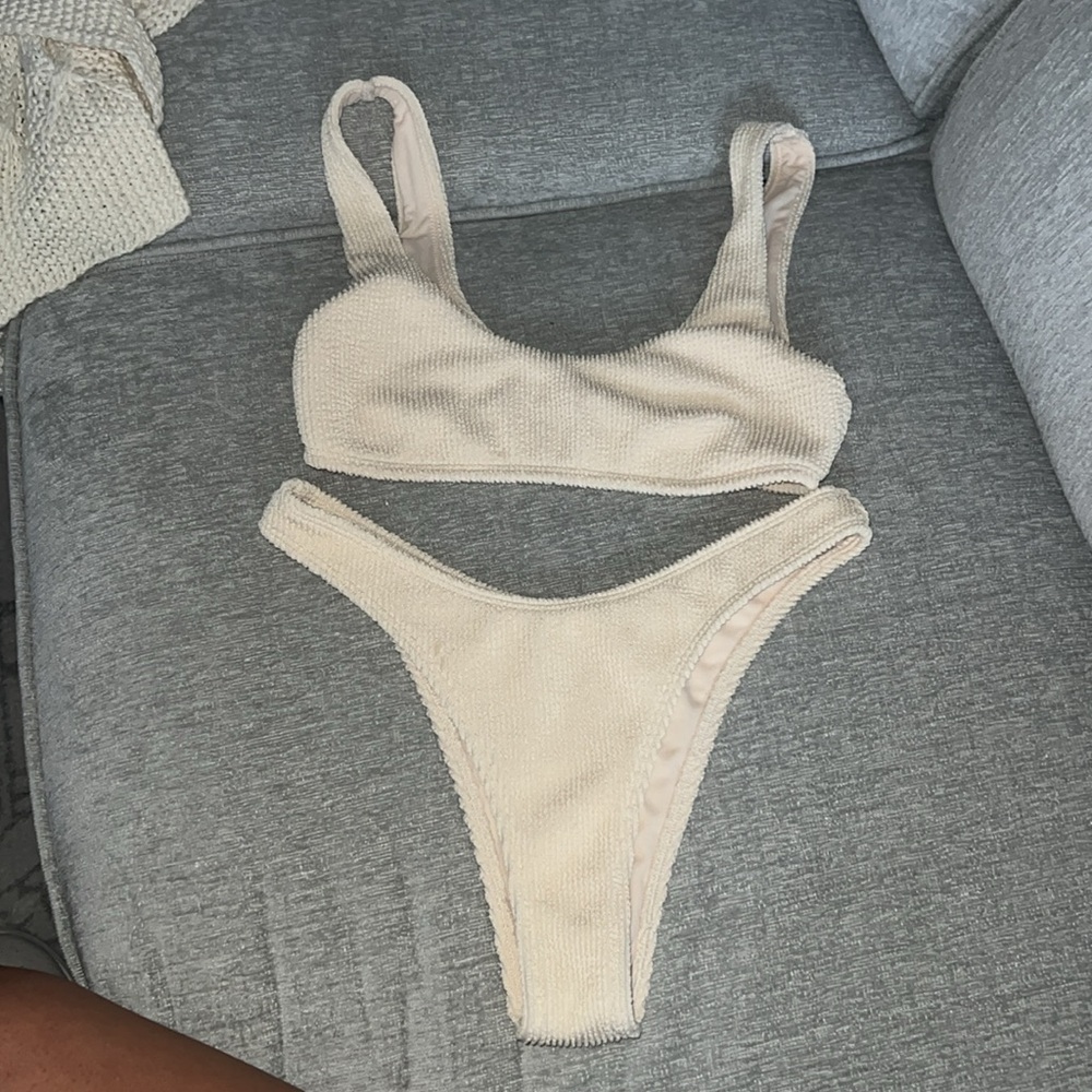 Hollister Crinkle High Leg Bikini - XS Top / S bottom